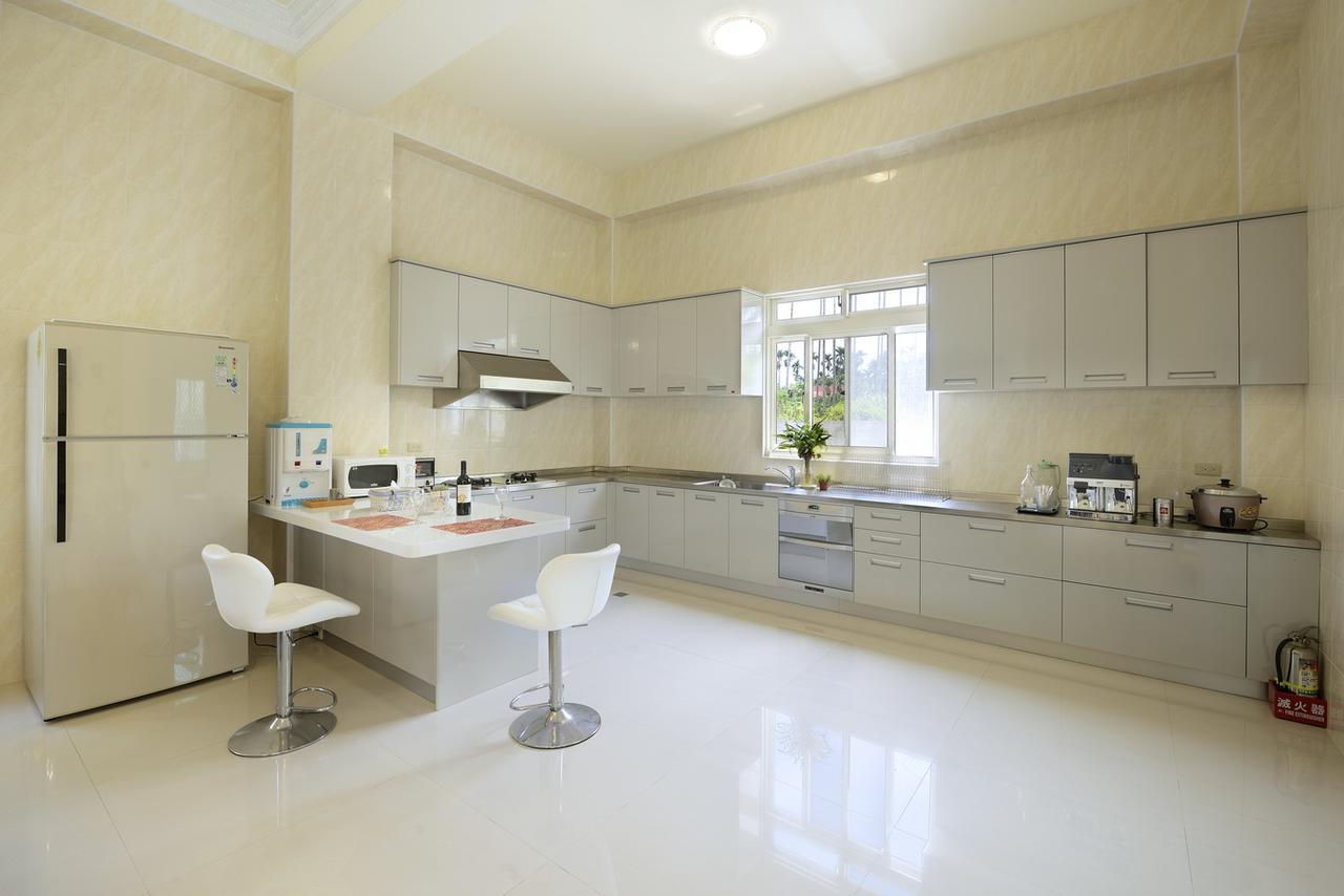 เลิฟ ฟัน เฮาส์ Bed & Breakfast หยูฉี ภายนอก รูปภาพ