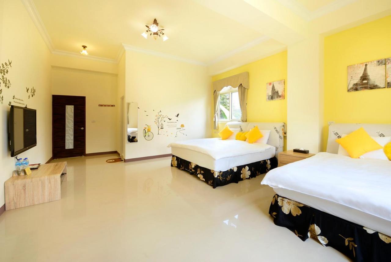 เลิฟ ฟัน เฮาส์ Bed & Breakfast หยูฉี ภายนอก รูปภาพ