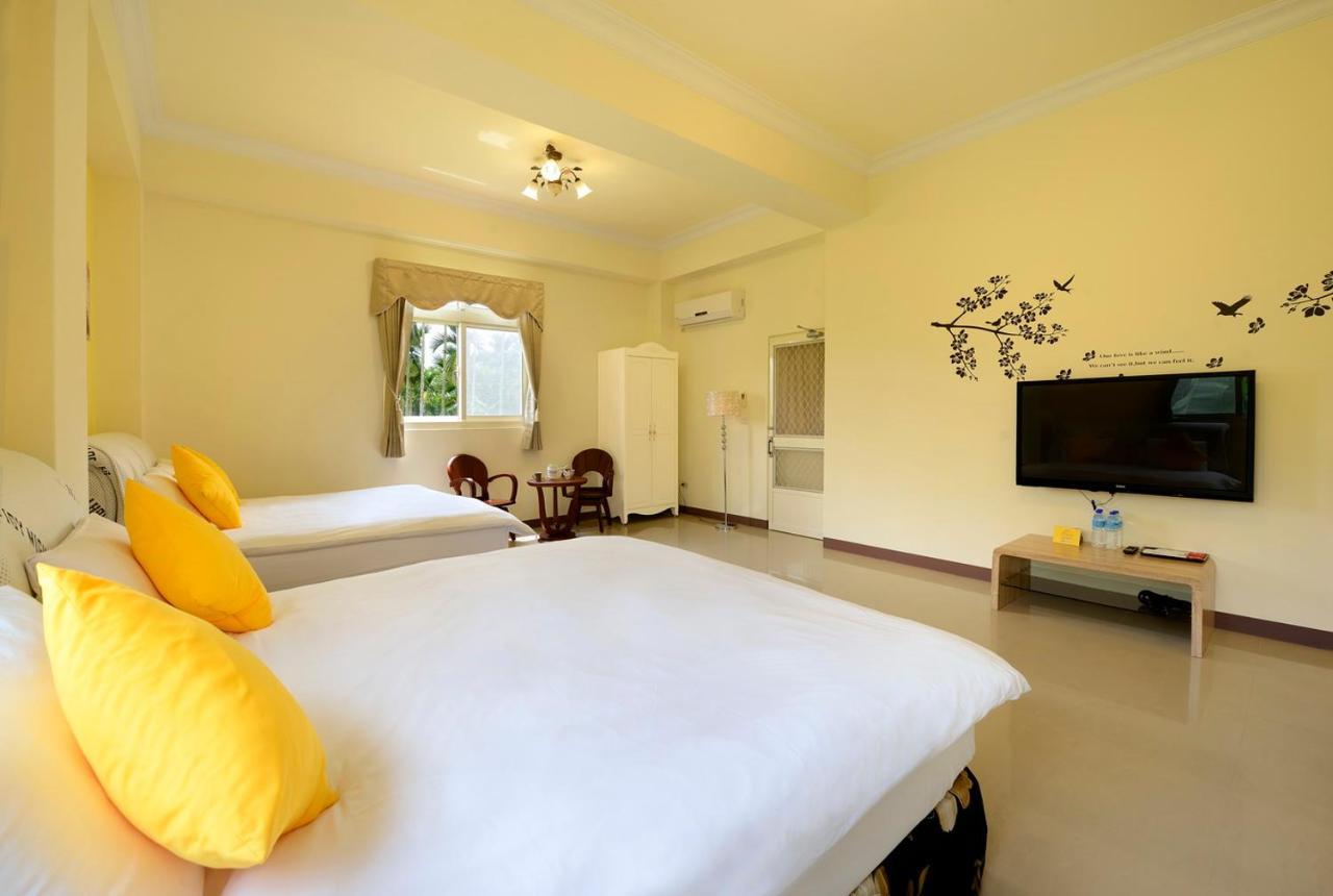 เลิฟ ฟัน เฮาส์ Bed & Breakfast หยูฉี ภายนอก รูปภาพ