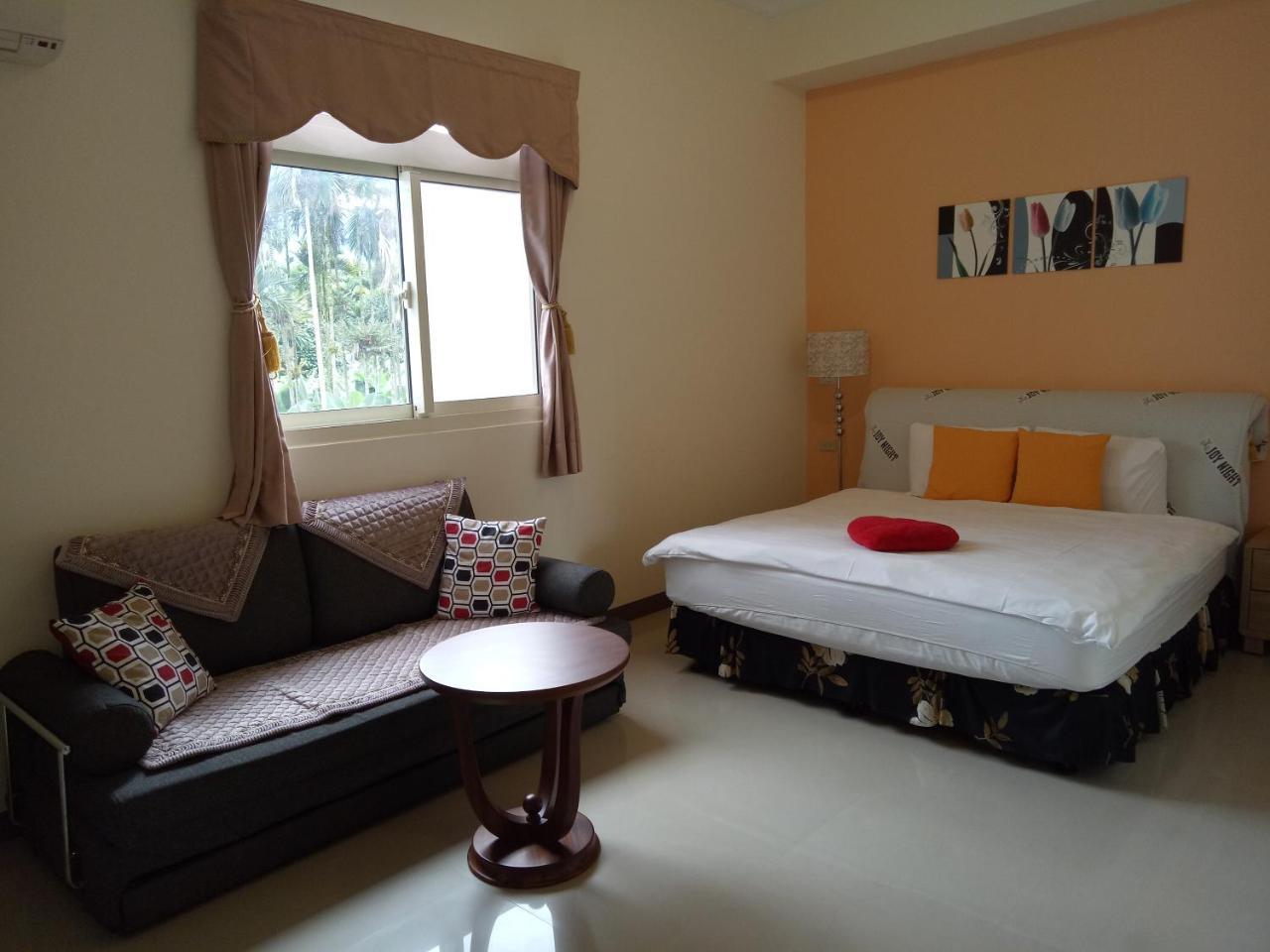 เลิฟ ฟัน เฮาส์ Bed & Breakfast หยูฉี ภายนอก รูปภาพ